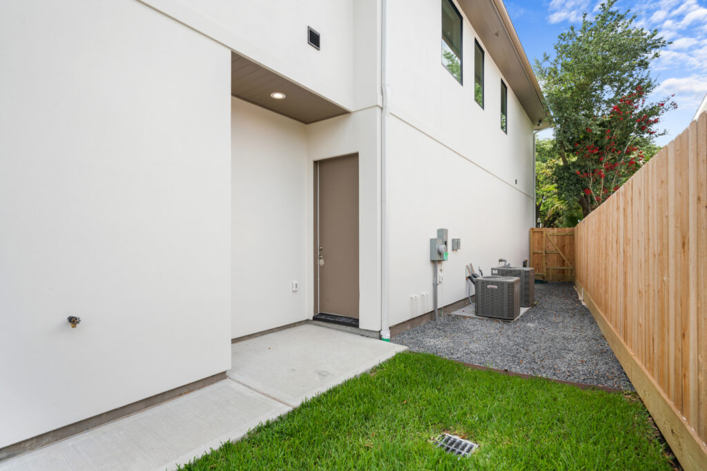 Side Yard 1024x683