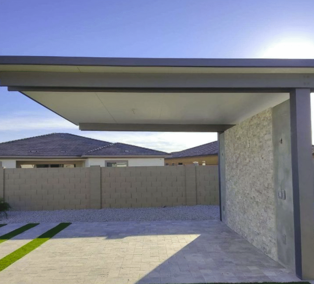 4k-aluminum-cantilevered-patio-cover-stone-privacy-wall A modern 4K Aluminum cantilevered patio cover with a minimalist black frame and a decorative stone privacy wall.