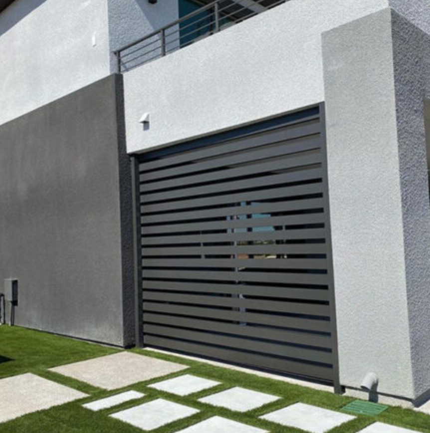 A modern matte black aluminum horizontal slat privacy wall installed by a premier Houston privacy wall contractor.